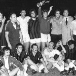 Coppa-Italia-1975-squadra-con-Coppa.jpg