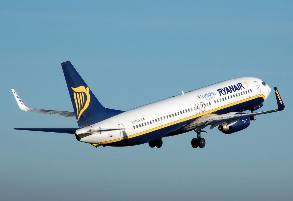 Ryanair_b737-800_nykoping_ei-csv_arp.jpg