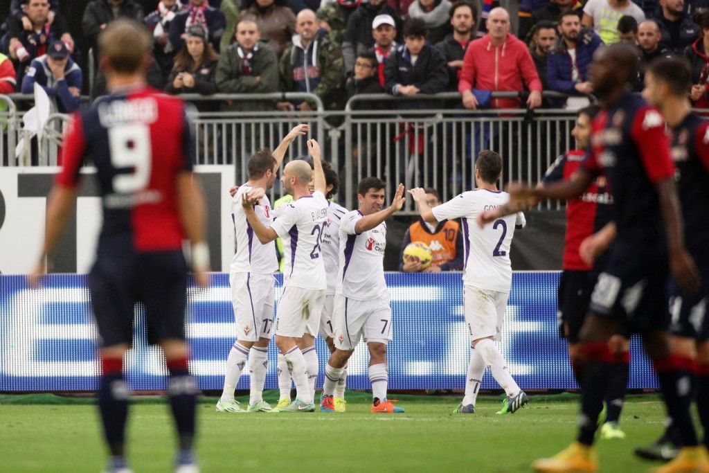 Fiorentina festeggia la rete a Cagliari