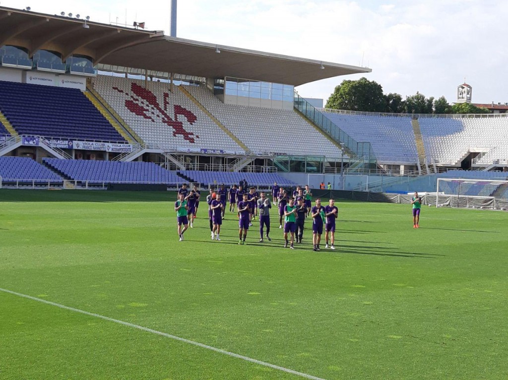 applauso finale Fiorentina Franchi allenamento squadra