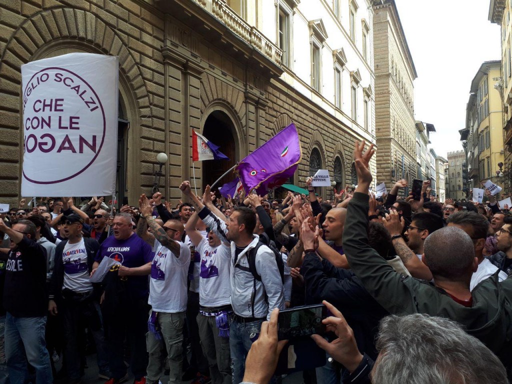 Flash mob contro i della valle
