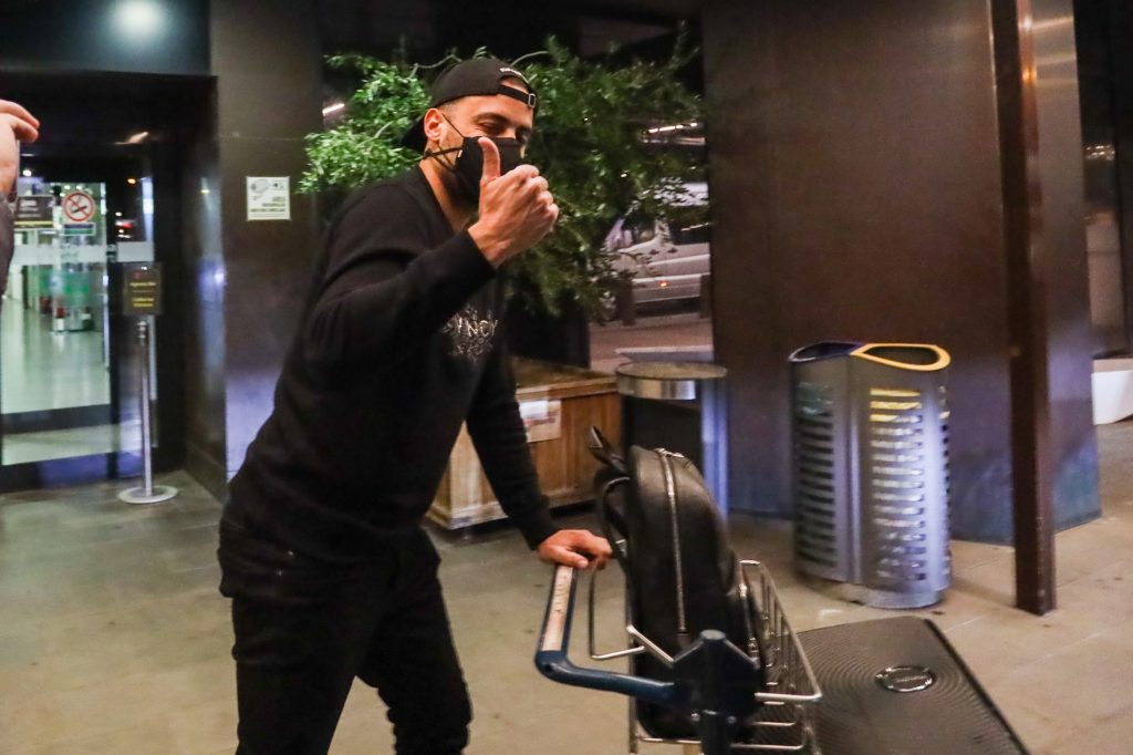 FIRENZE AEROPORTO AMERIGO VESPUCCI PERETOLA ARRIVO DEL NUOVO GIOCATORE DELLA FIORENTINA ARTHUR CABRAL