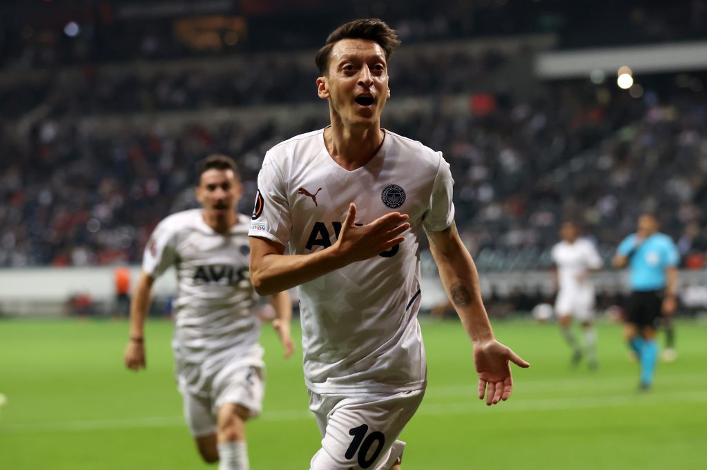 Eintracht Frankfurt v Fenerbahce: Group D - UEFA Europa League