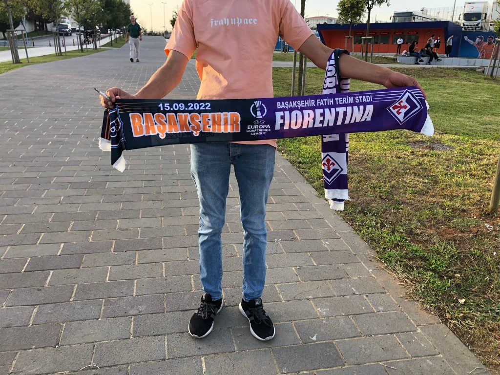 sciarpa Basaksehir-Fiorentina