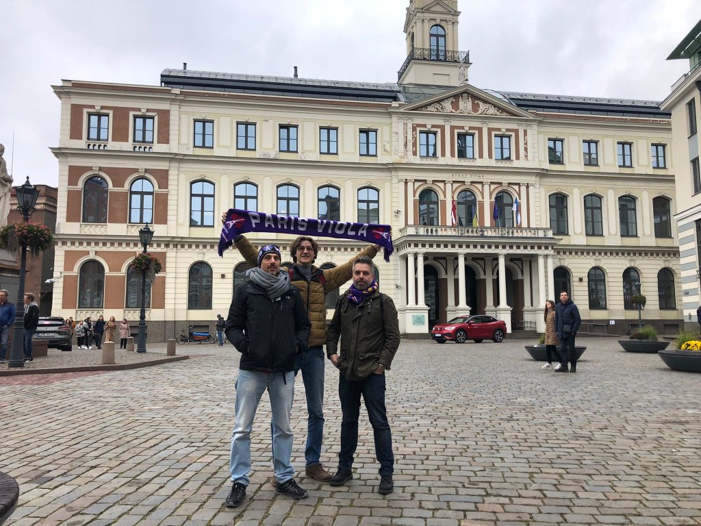 tifosi viola a riga