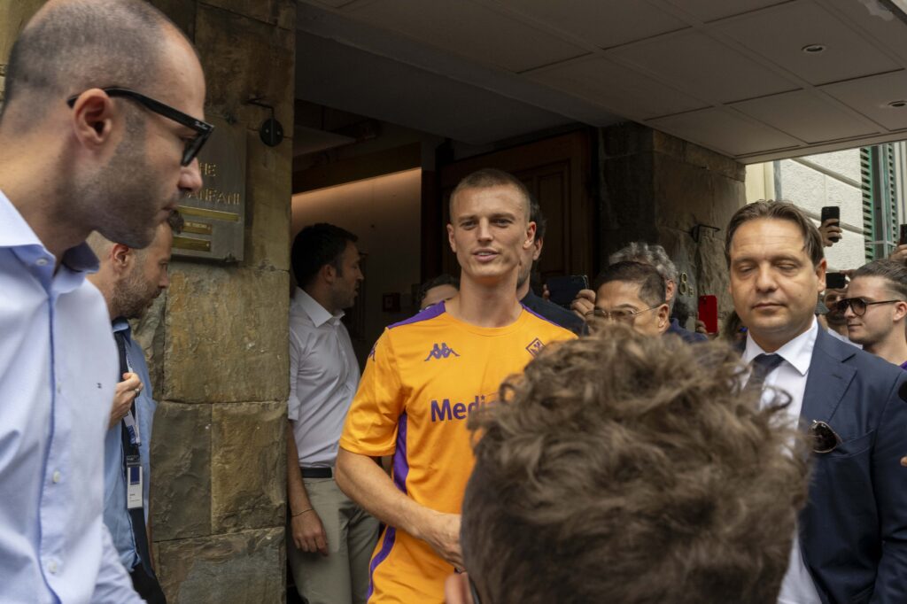 FIRENZE PRESSO IL CENTRO CLINICO FANFANI E' ARRIVATO IL NUOVO ACQUISTO DELLA FIORENTINA ALBERT GUDMUNDSSON PER LE VISITE MEDICHE