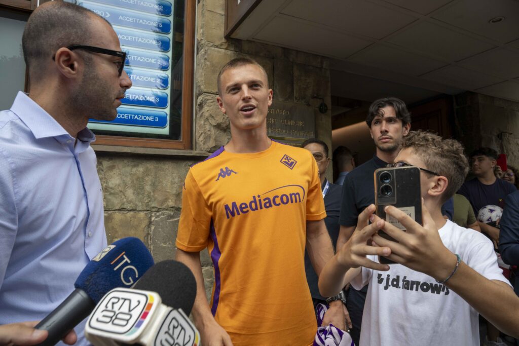 FIRENZE PRESSO IL CENTRO CLINICO FANFANI E' ARRIVATO IL NUOVO ACQUISTO DELLA FIORENTINA ALBERT GUDMUNDSSON PER LE VISITE MEDICHE