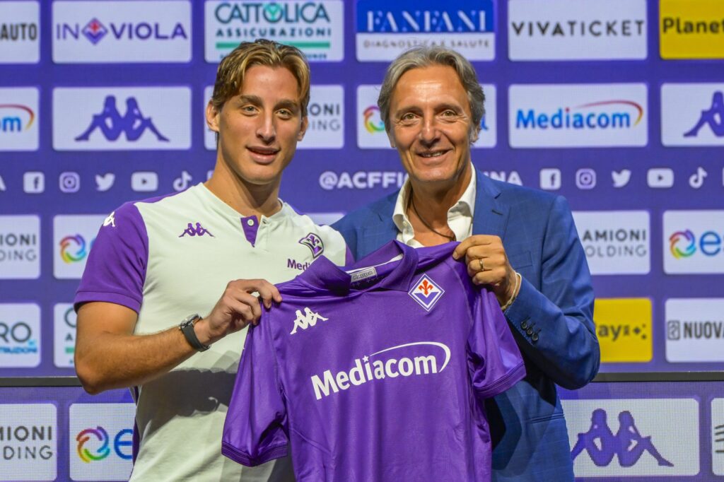 BAGNO A RIPOLI AL VIOLA PARK E' STATO PRESENTATO UNO DEGLI ULTIMI ACQUISTI DELLA FIORENTINA EDOARDO BOVE ARRIVATO L'ULTIMO GIORNO DI MERCATO ESTIVO DALLA ROMA
