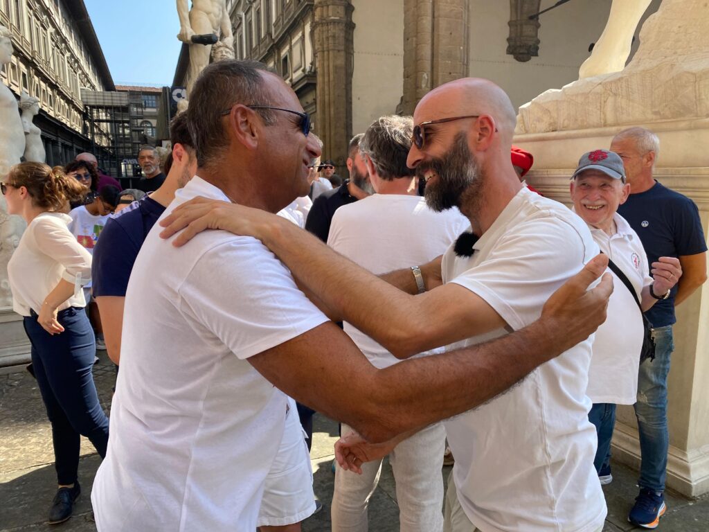 Conti Borja Valero abbraccio