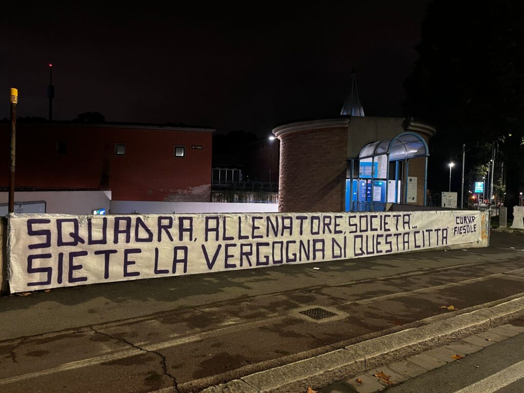 striscione vergogna