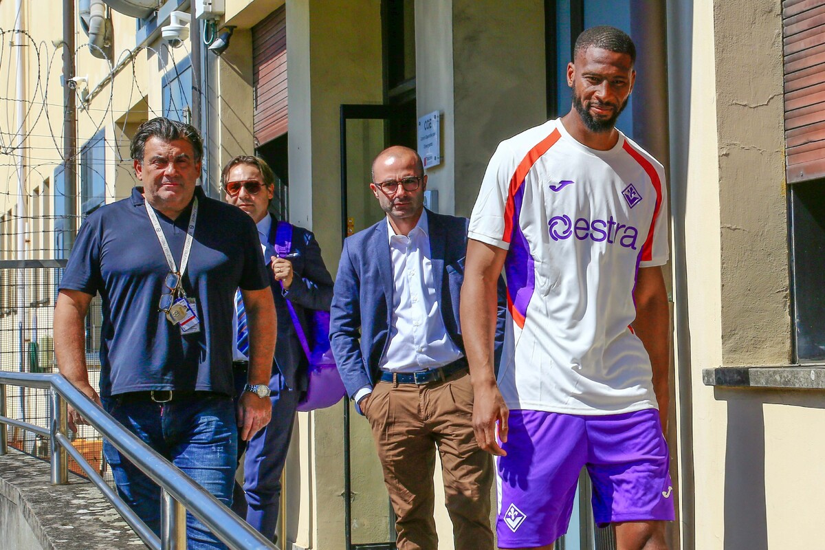 FIRENZE AEROPORTO DI PERETOLA ARRIVO DEL NUOVO GIOCATORE DELLA FIORENTINA BETO