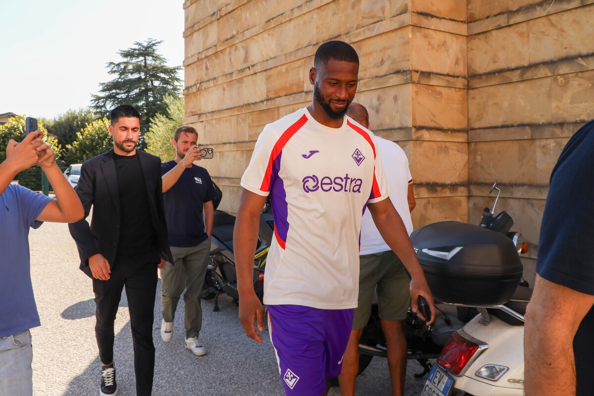 SESTO FIORENTINO VILLA DONATELLO VISITE MEDICHE DEL NUOVO GIOCATORE DELLA FIORENTINA BETO