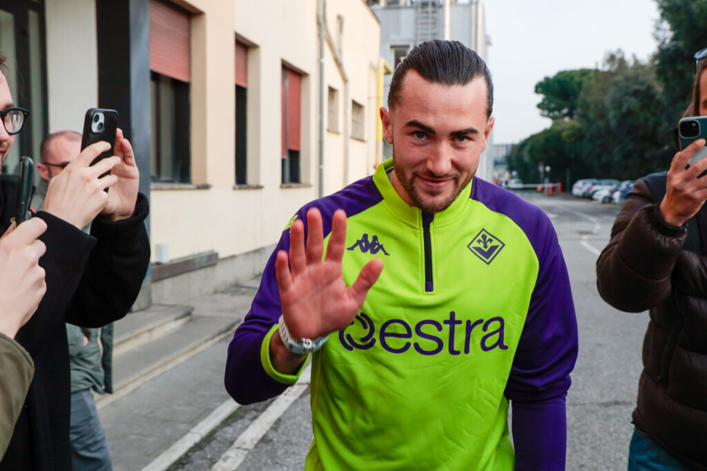 FIRENZE AEROPORTO AMERIGO VESPUCCI PERETOLA ARRIVO DEL NUOVO GIOCATORE DELLA FIORENTINA JACK HARRISON